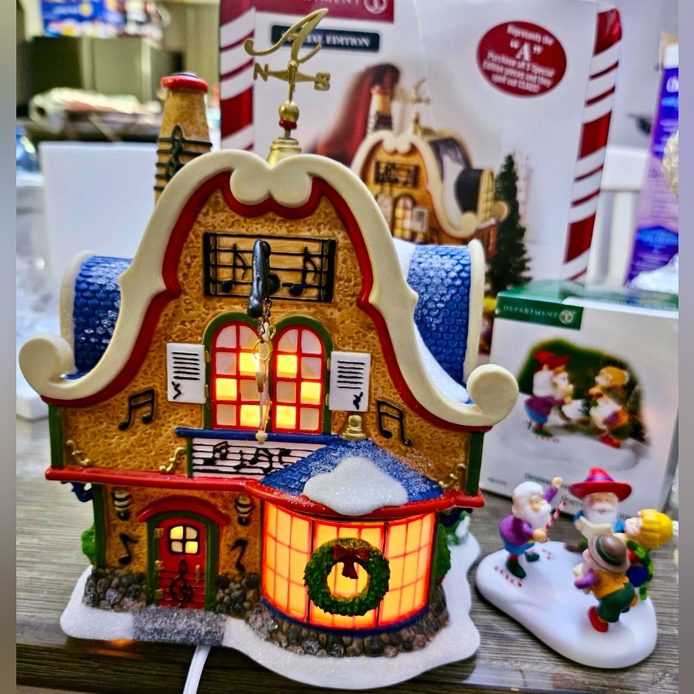 Department 56 Augie's Christmas Carols (Brand New) & Christmas Carol Rehearsal